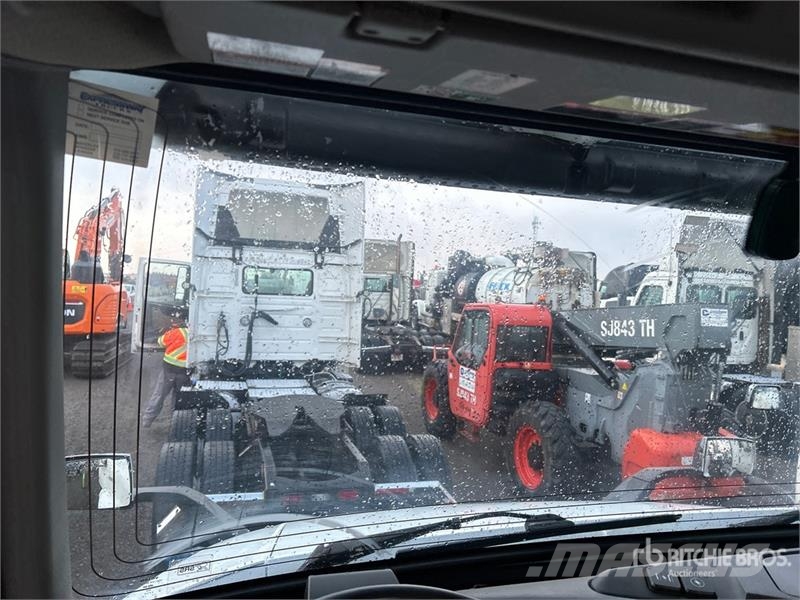 Volvo VNR 6x4 T/A Day Cab Truck Tractor Motrici e Trattori Stradali
