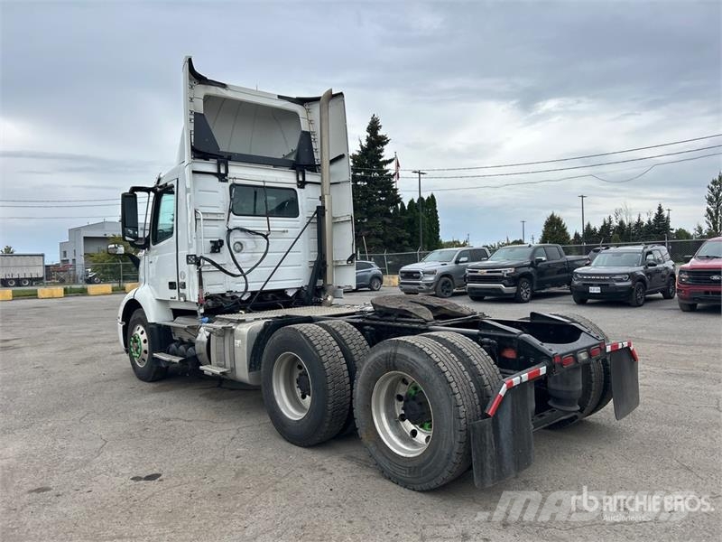 Volvo VNR 6x4 T/A Day Cab Truck Tractor Motrici e Trattori Stradali