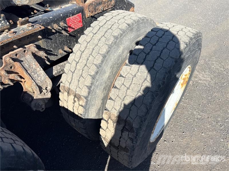 Volvo VNR 6x4 T/A Day Cab Truck Tractor Sattelzugmaschinen
