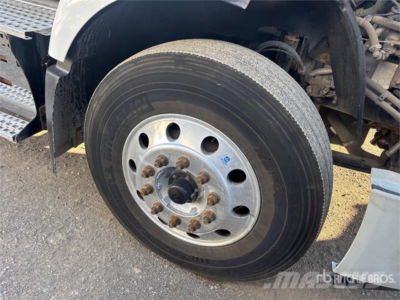 Volvo VNR 6x4 T/A Day Cab Truck Tractor Motrici e Trattori Stradali