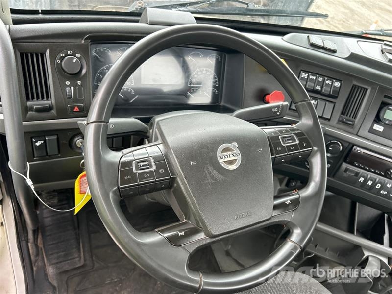 Volvo VNR 6x4 T/A Day Cab Truck Tractor 牵引车