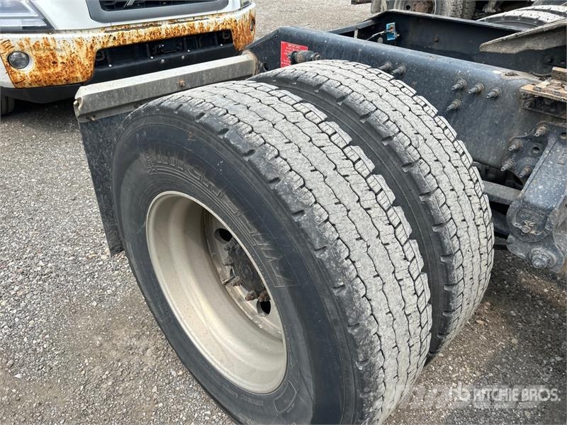 Volvo VNR 6x4 T/A Day Cab Truck Tractor 牵引车