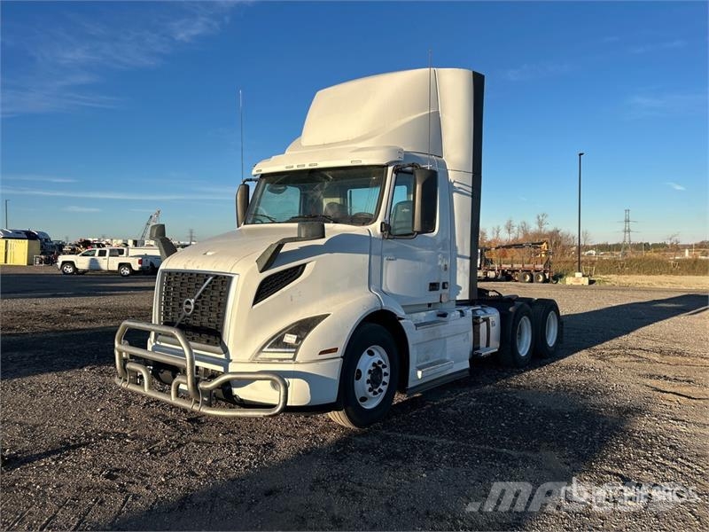 Volvo VNR 6x4 T/A Day Cab Truck Tractor Vlačilci