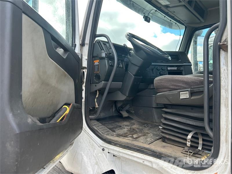 Volvo VNR 6x4 T/A Day Cab Truck Tractor Trekkers