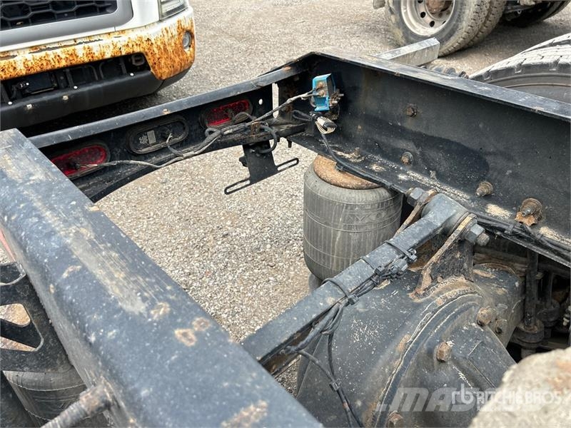 Volvo VNR 6x4 T/A Day Cab Truck Tractor 牵引车