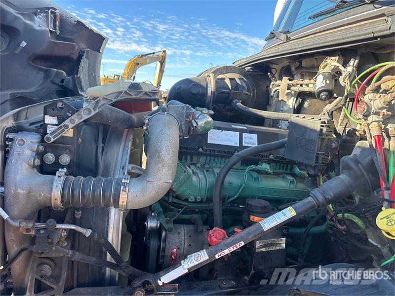 Volvo VNR 6x4 T/A Day Cab Truck Tractor Motrici e Trattori Stradali