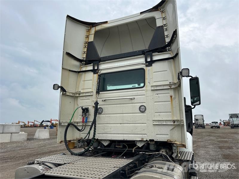 Volvo VNR 6x4 T/A Day Cab Truck Tractor 牵引车