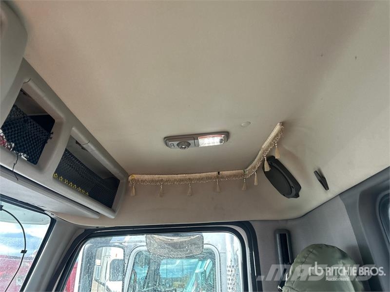 Volvo VNR 6x4 T/A Day Cab Truck Tractor Trekkers
