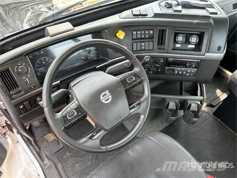 Volvo VNR 6x4 T/A Day Cab Truck Tractor 牵引车