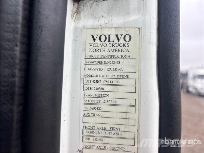 Volvo VNR 6x4 T/A Day Cab Truck Tractor Nyergesvontatók