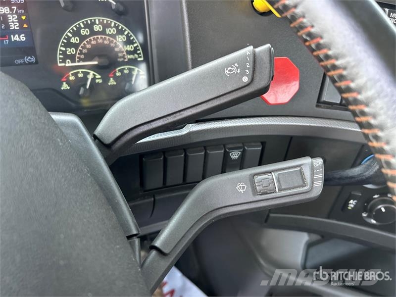 Volvo VNR 6x4 T/A Day Cab Truck Tractor Motrici e Trattori Stradali