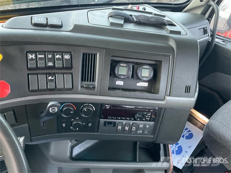 Volvo VNR 6x4 T/A Day Cab Truck Tractor Tegljači