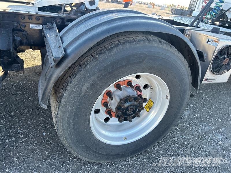 Volvo VNR 6x4 T/A Day Cab Truck Tractor Sattelzugmaschinen