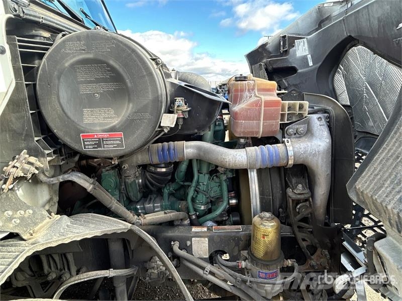Volvo VNR 6x4 T/A Day Cab Truck Tractor Trekkers