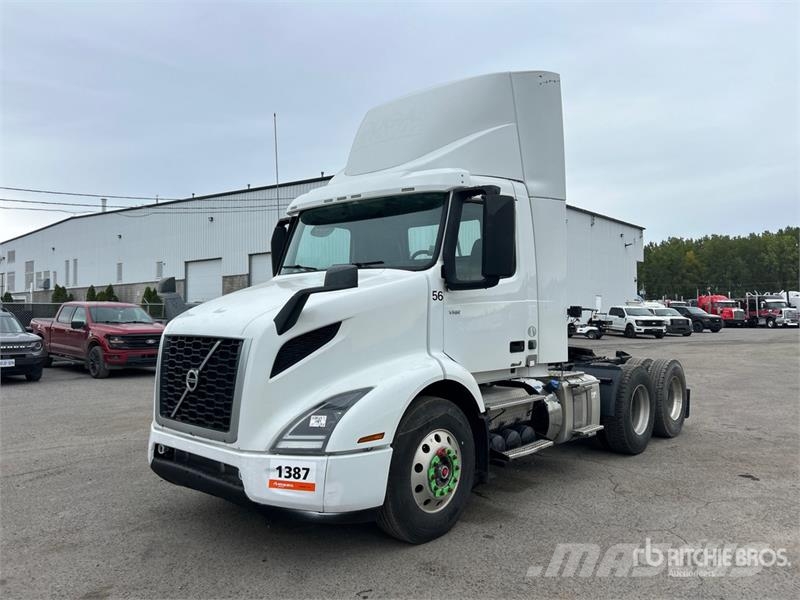 Volvo VNR 6x4 T/A Day Cab Truck Tractor Motrici e Trattori Stradali