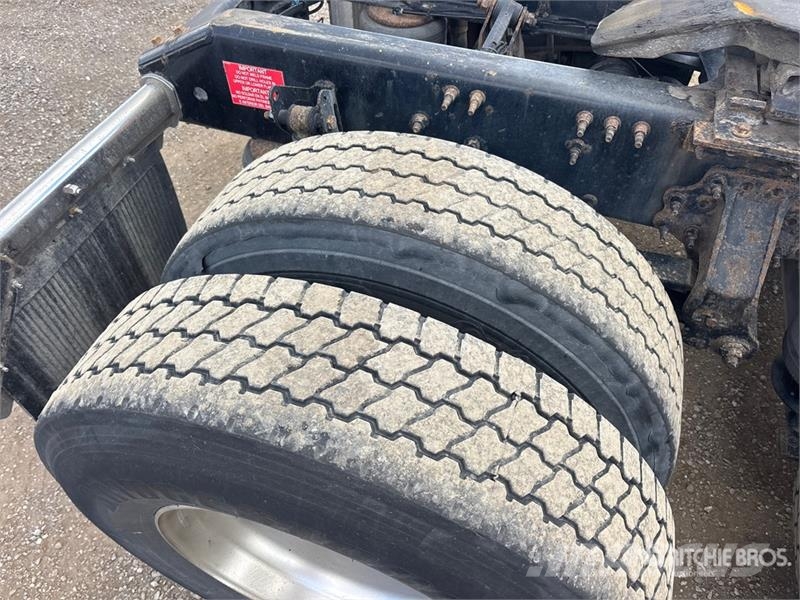 Volvo VNR 6x4 T/A Day Cab Truck Tractor Motrici e Trattori Stradali