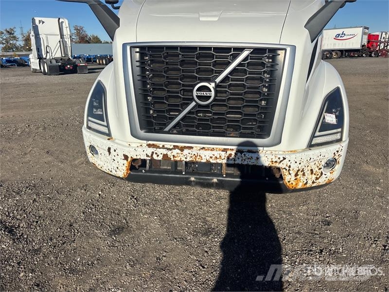 Volvo VNR 6x4 T/A Day Cab Truck Tractor Motrici e Trattori Stradali