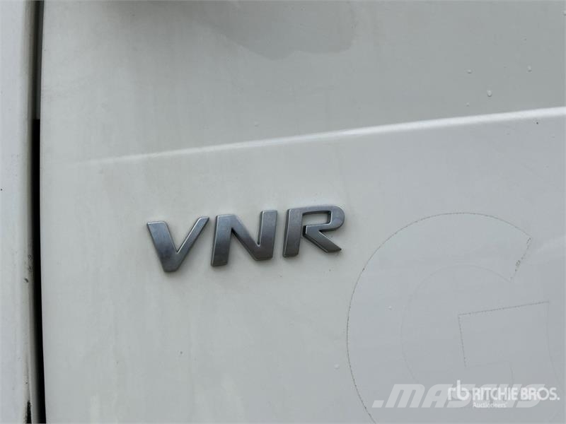 Volvo VNR 6x4 T/A Day Cab Truck Tractor 牵引车
