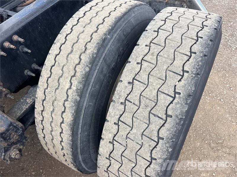 Volvo VNR 6x4 T/A Day Cab Truck Tractor Motrici e Trattori Stradali