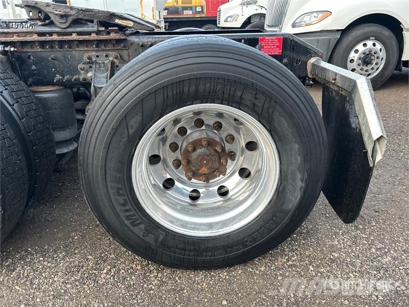 Volvo VNR 6x4 T/A Day Cab Truck Tractor Motrici e Trattori Stradali