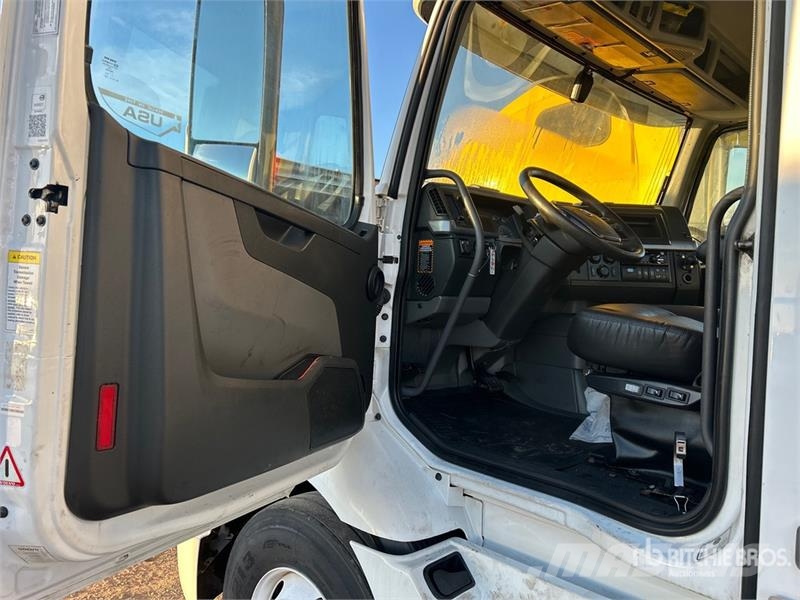 Volvo VNR 6x4 T/A Day Cab Truck Tractor Vlačilci