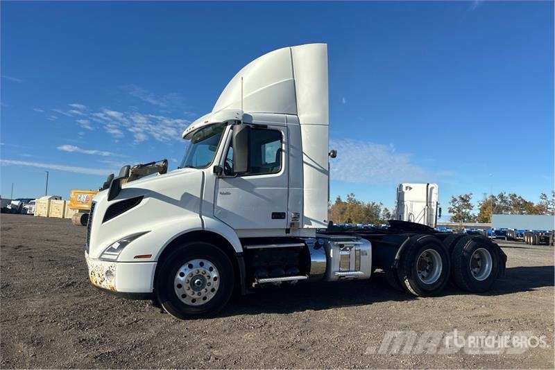 Volvo VNR 6x4 T/A Day Cab Truck Tractor Motrici e Trattori Stradali