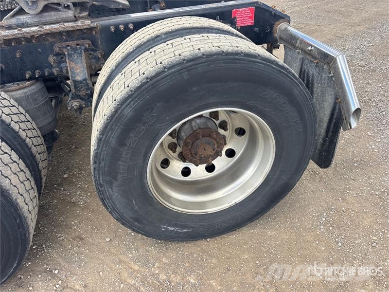 Volvo VNR 6x4 T/A Day Cab Truck Tractor Motrici e Trattori Stradali