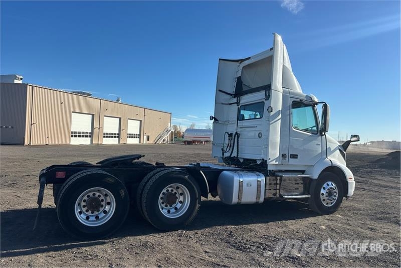 Volvo VNR 6x4 T/A Day Cab Truck Tractor Motrici e Trattori Stradali
