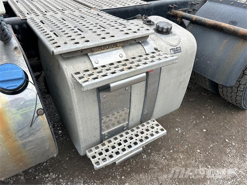 Volvo VNR 6x4 T/A Day Cab Truck Tractor 牵引车