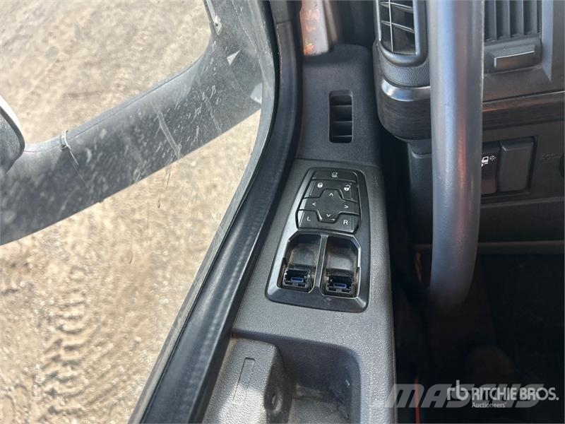 Volvo VNR 6x4 T/A Day Cab Truck Tractor Trekkers