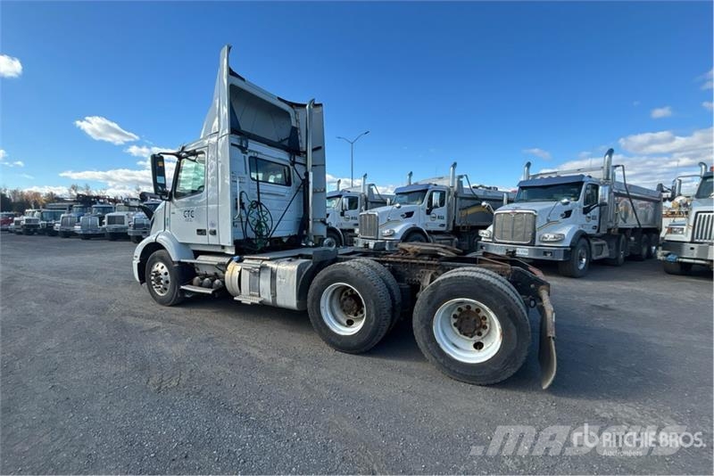 Volvo VNR 6x4 T/A Day Cab Truck Tractor Sattelzugmaschinen