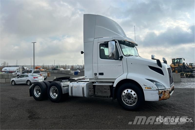 Volvo VNR 6x4 T/A Day Cab Truck Tractor Motrici e Trattori Stradali