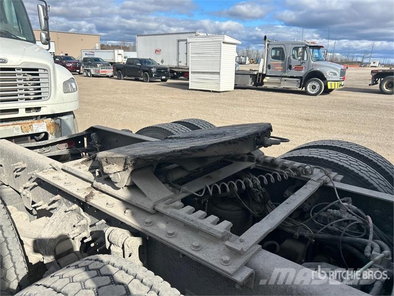 Volvo VNR 6x4 T/A Day Cab Truck Tractor Trekkers