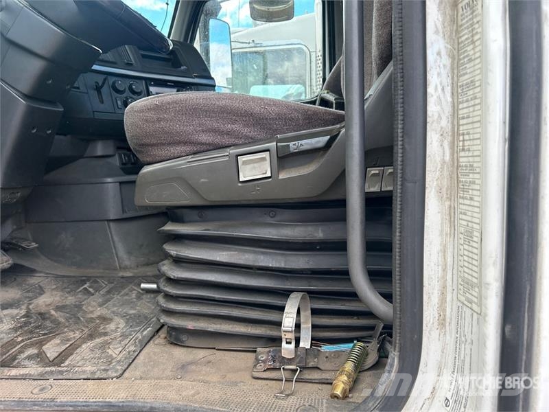 Volvo VNR 6x4 T/A Day Cab Truck Tractor Trekkers