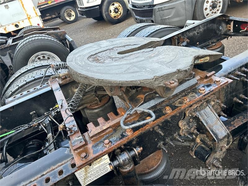 Volvo VNR 6x4 T/A Day Cab Truck Tractor Motrici e Trattori Stradali