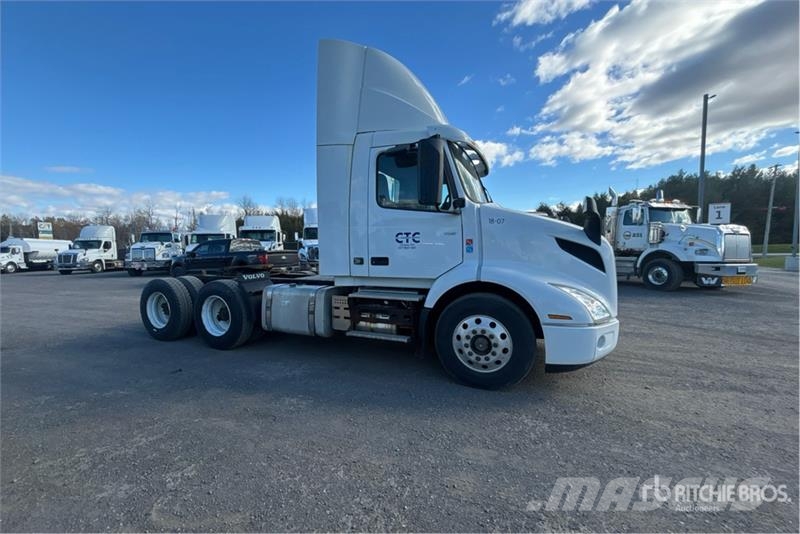 Volvo VNR 6x4 T/A Day Cab Truck Tractor Sattelzugmaschinen