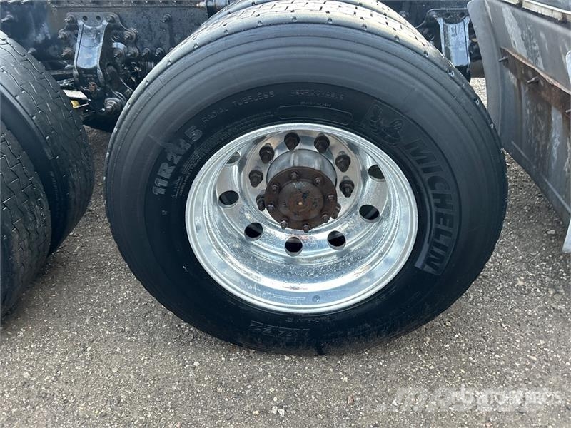 Volvo VNR 6x4 T/A Day Cab Truck Tractor Motrici e Trattori Stradali