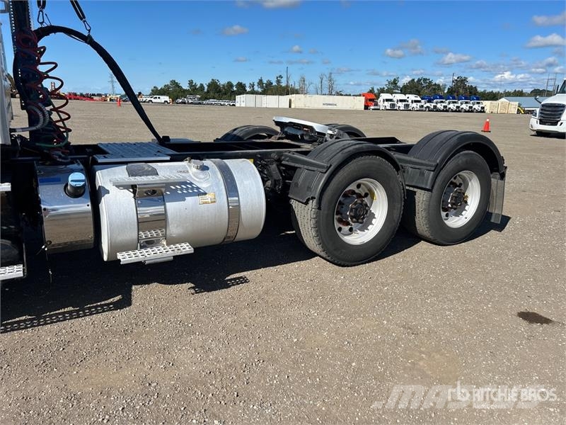 Volvo VNR 6x4 T/A Day Cab Truck Tractor Sattelzugmaschinen