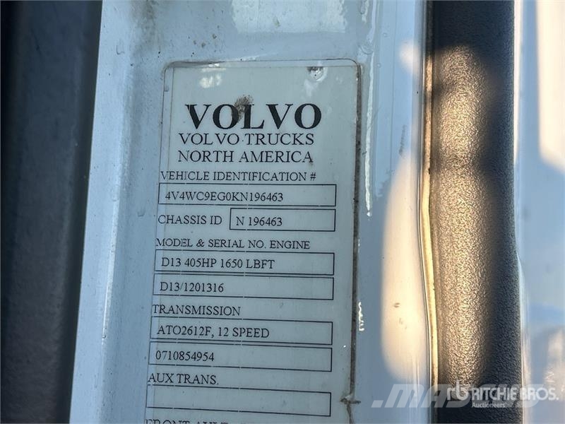 Volvo VNR 6x4 T/A Day Cab Truck Tractor Vlačilci