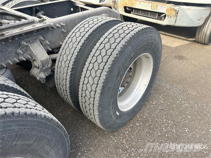 Volvo VNR 6x4 T/A Day Cab Truck Tractor Trekkers