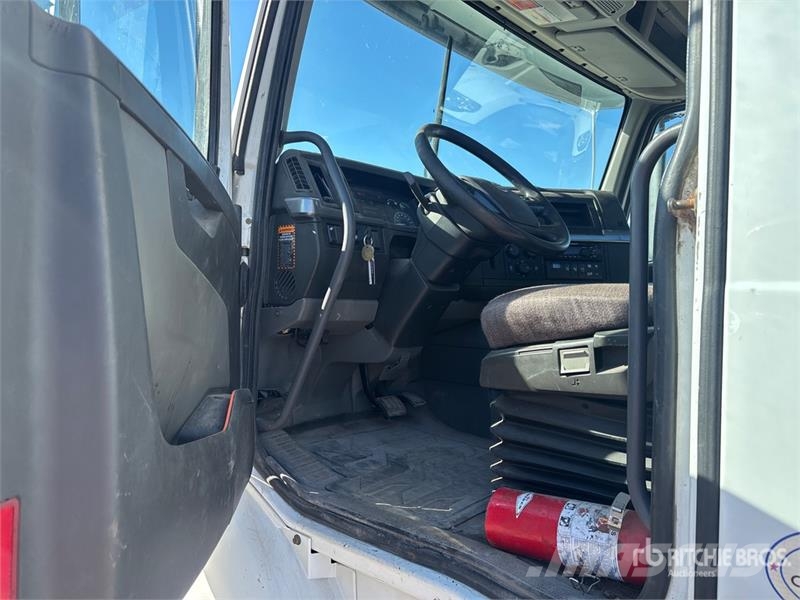 Volvo VNR 6x4 T/A Day Cab Truck Tractor Sattelzugmaschinen