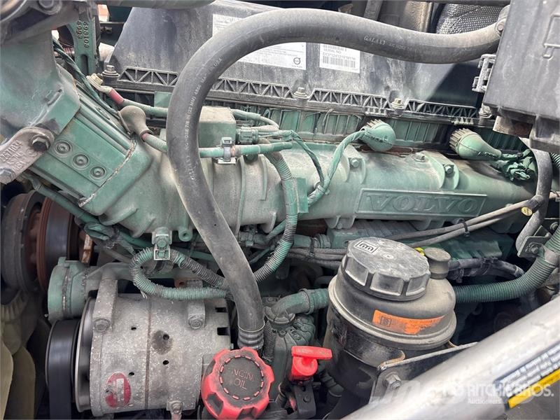 Volvo VNR 6x4 T/A Day Cab Truck Tractor Motrici e Trattori Stradali
