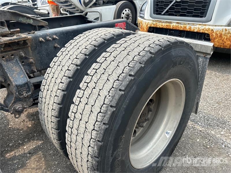 Volvo VNR 6x4 T/A Day Cab Truck Tractor 牵引车
