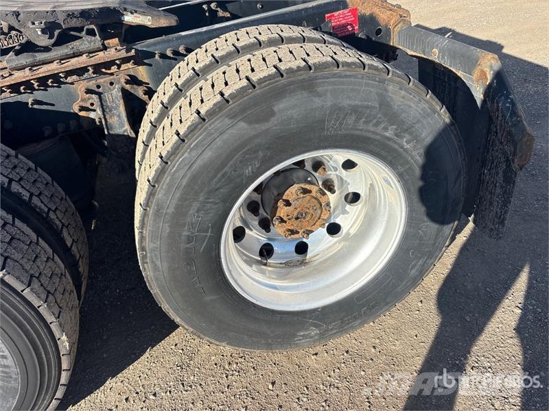 Volvo VNR 6x4 T/A Day Cab Truck Tractor Motrici e Trattori Stradali