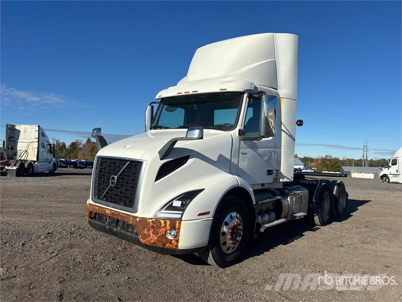 Volvo VNR 6x4 T/A Day Cab Truck Tractor Motrici e Trattori Stradali