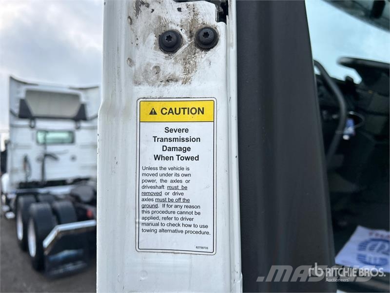 Volvo VNR 6x4 T/A Day Cab Truck Tractor Motrici e Trattori Stradali