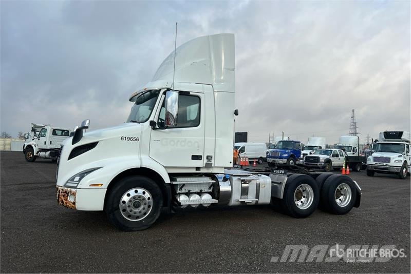 Volvo VNR 6x4 T/A Day Cab Truck Tractor Motrici e Trattori Stradali