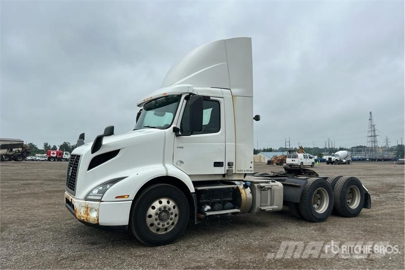 Volvo VNR 6x4 T/A Day Cab Truck Tractor 牵引车