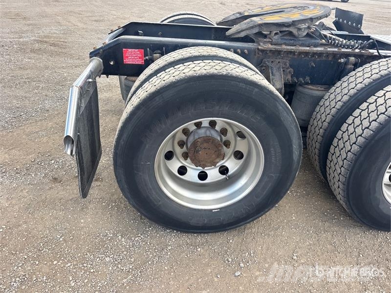Volvo VNR 6x4 T/A Day Cab Truck Tractor Motrici e Trattori Stradali