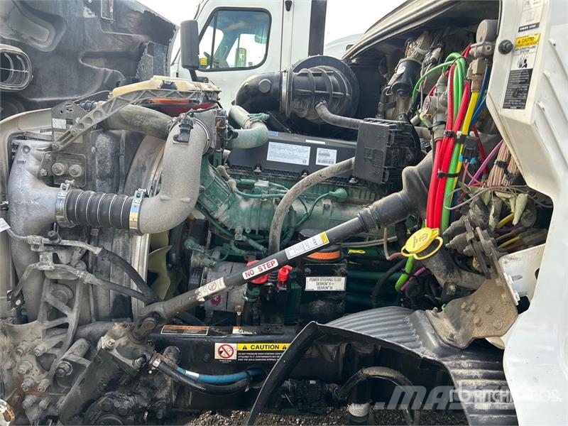 Volvo VNR 6x4 T/A Day Cab Truck Tractor Tegljači